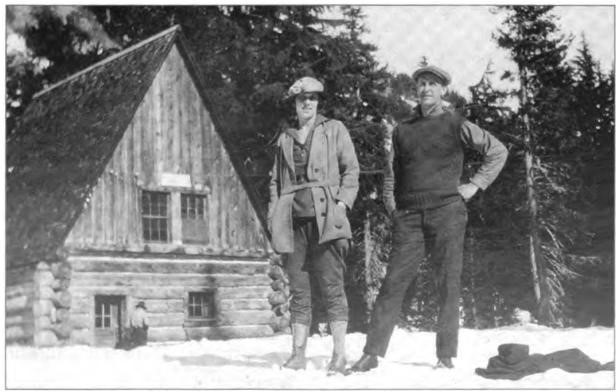 Harry and Joyce on their 
honeymoon in the snow at 
Crater Lake, Oregon, 1923.
