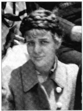 Helen's long tresses, when combed 
down, would reach to her ankles.
